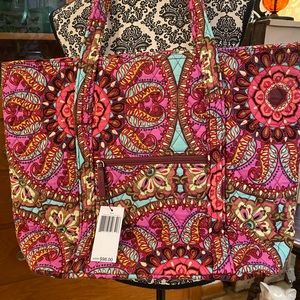 Gorgeous Vera Bradley Tote! Irresistible colors will draw you to this bag.